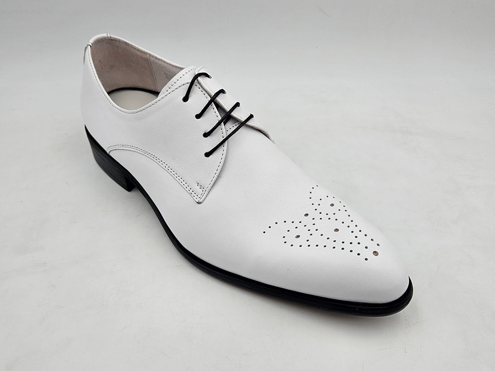 Carrucci KS479-04 Signature Lace-up Oxford - White